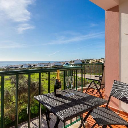 Lovely 2 Bedroom Apartment Including Pool, Stunning Ocean Views & Beach Closeby Praia Da Luz Екстер'єр фото