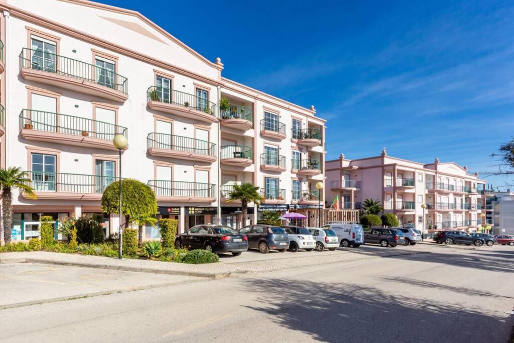 Lovely 2 Bedroom Apartment Including Pool, Stunning Ocean Views & Beach Closeby Praia Da Luz Екстер'єр фото