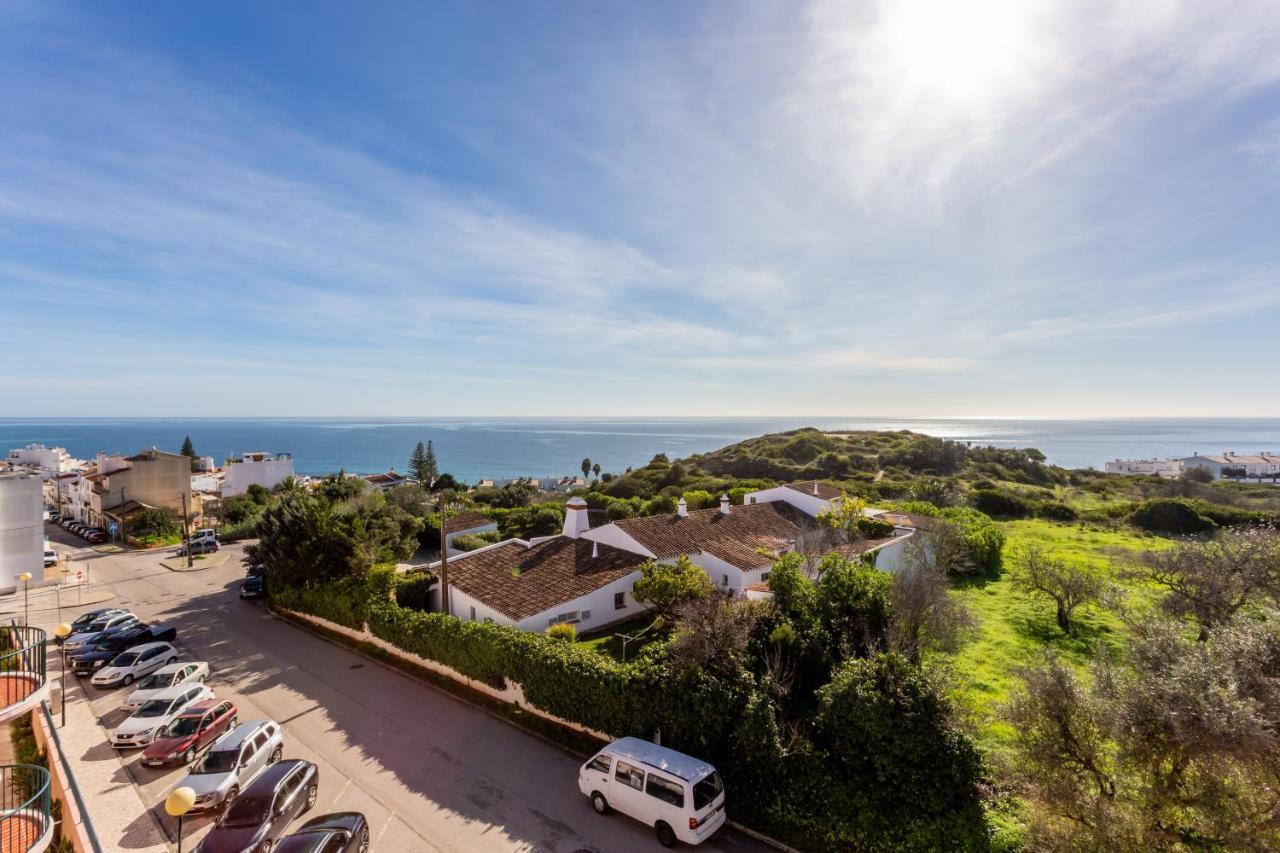Lovely 2 Bedroom Apartment Including Pool, Stunning Ocean Views & Beach Closeby Praia Da Luz Екстер'єр фото