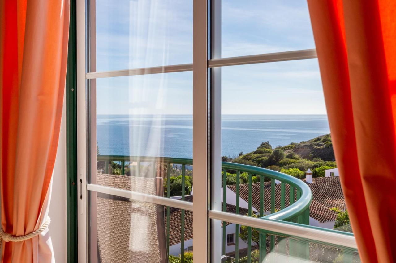 Lovely 2 Bedroom Apartment Including Pool, Stunning Ocean Views & Beach Closeby Praia Da Luz Екстер'єр фото